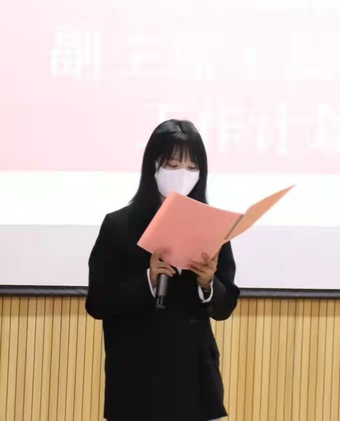 以青春底色，绘青春之姿