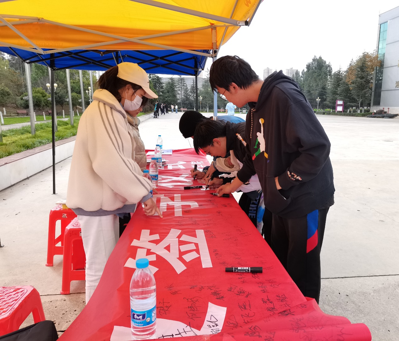   秉持初心，签订条约