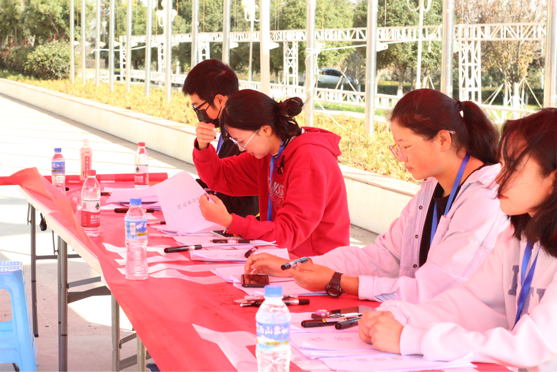 恪尽职守，奋勇向前