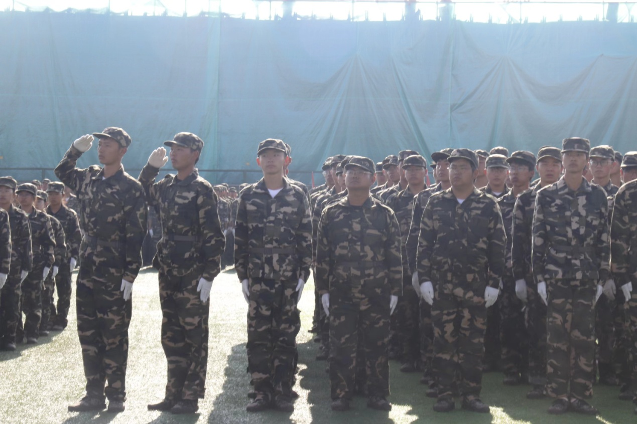 外国语学院2023新生军训汇报表演